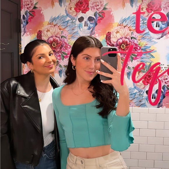 Green Tie Back Lettuce Top - Picture 2 of 6